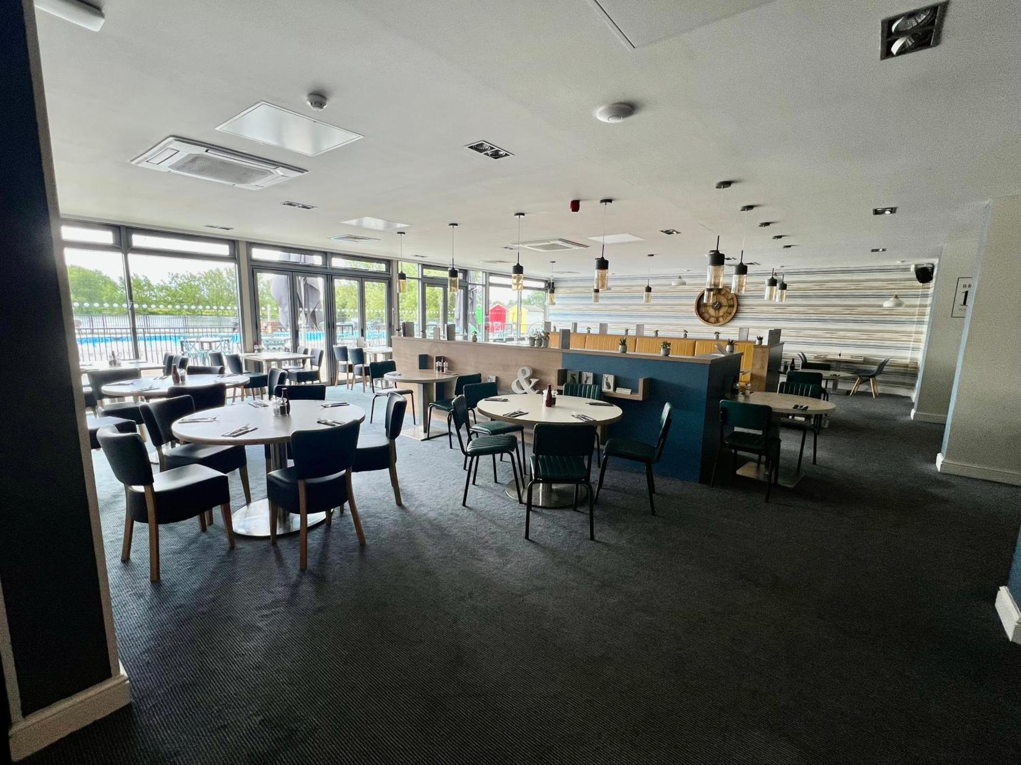 Wildflower, Premium Plus Hot Tub Lodge South Cerney Luaran gambar