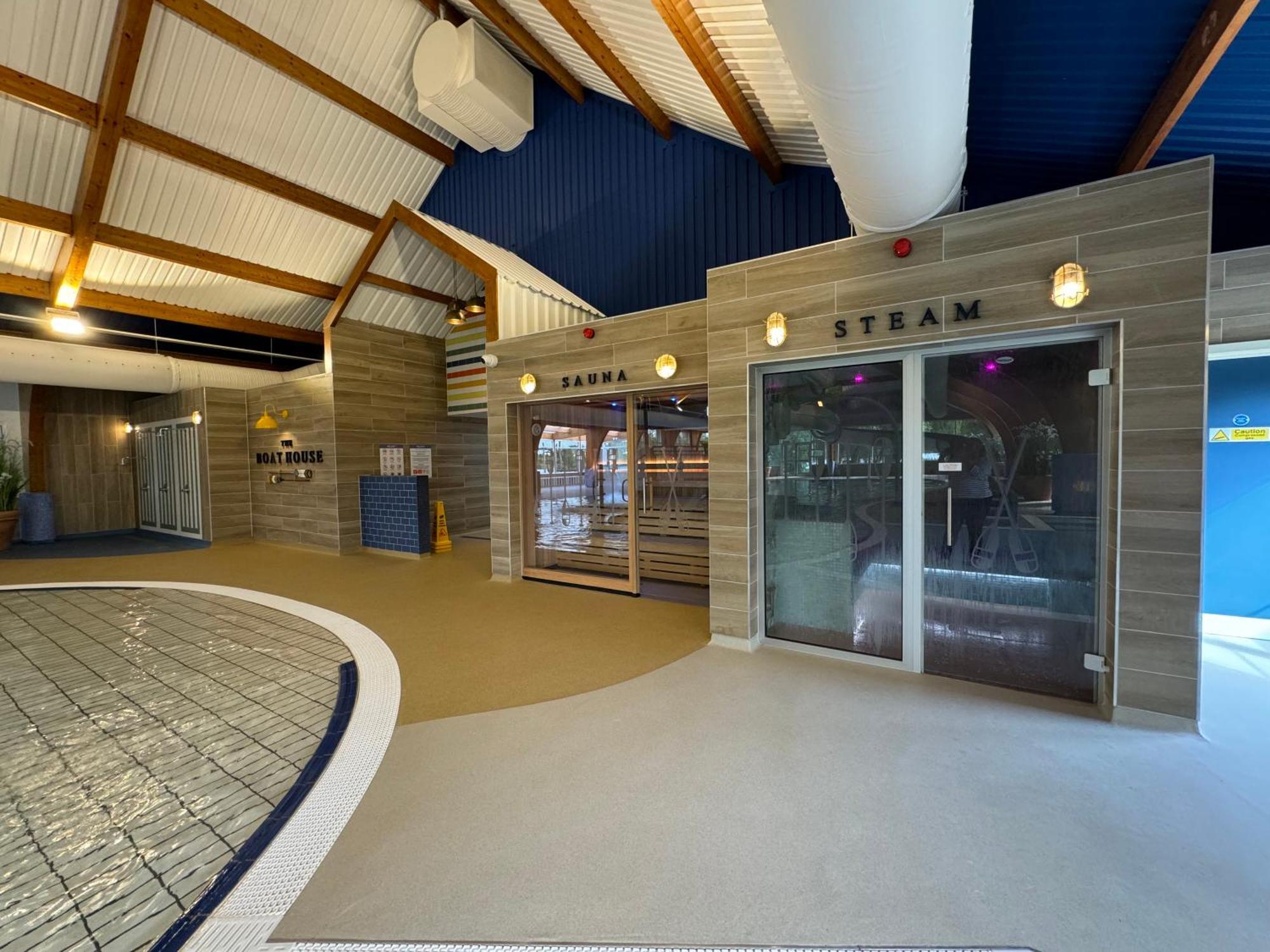Wildflower, Premium Plus Hot Tub Lodge South Cerney Luaran gambar